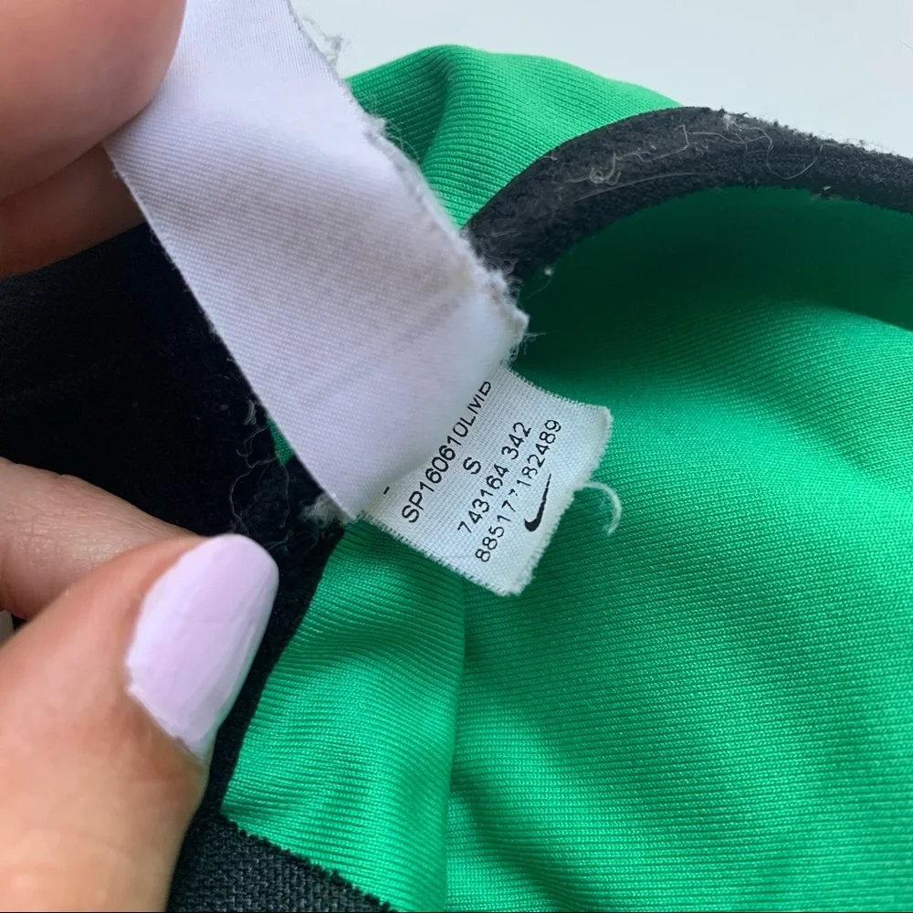 Nike Sports Bra - Picture 5 of 5